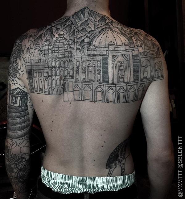 Berg und Palast Rücken Tattoo für Mann