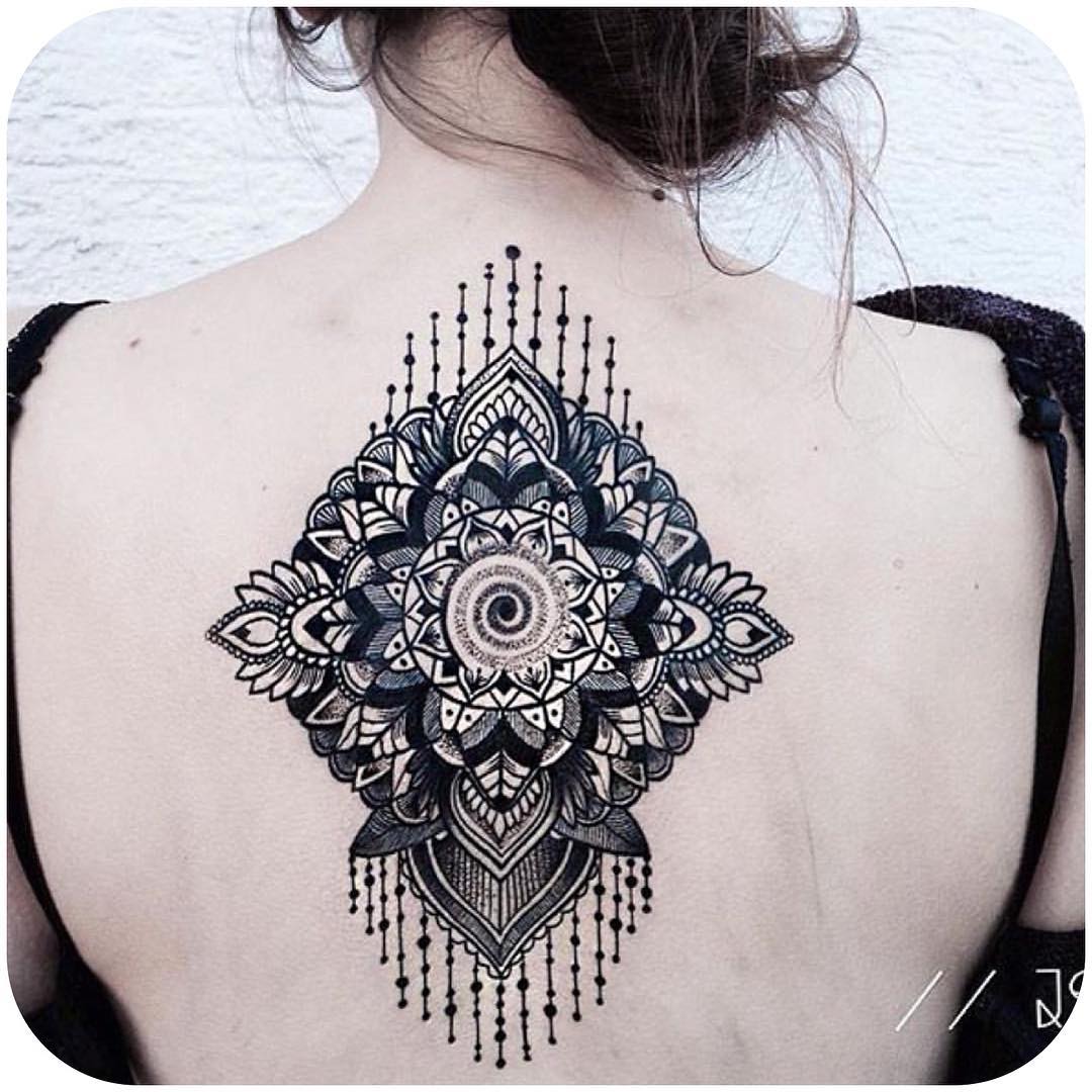 Mandala-Rücken-Tattoo-83