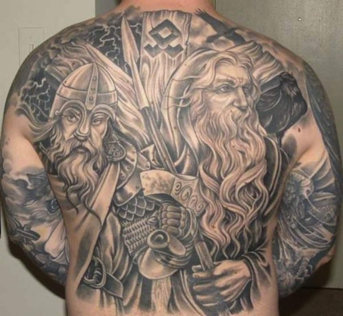 Odin und Thor Rücken Tattoo