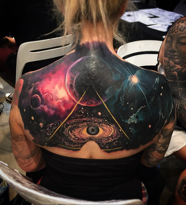 cooles Space Back Tattoo für Frauen