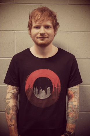 Ed SheeranSheeran setzt sich mit globalcitizen.org für extreme Armut ein, um diese ein für alle Mal zu beenden. Er spendet auch häufig an den Wohltätigkeitsladen des St. Elizabeth Hospice in Suffolk, Großbritannien. Seine Spenden an das St. Elizabeth Hospiz kommen oft in Form von Taschen auf Taschen mit persönlicher Kleidung (einschließlich Stücken aus seiner Garderobe der Grammy Awards 2015), die dann versteigert oder gegen Geld eingetauscht werden, das bedürftigen Einheimischen Hospizbetreuung bietet.