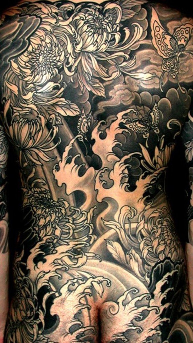 Filip-Leu-Blossoms-and-Wave-Back-Piece. فليب-ليو-أزهار-وامواج-ظهر-قطعة