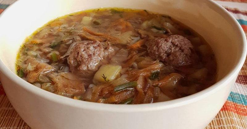 sopa de alforfón con albóndigas