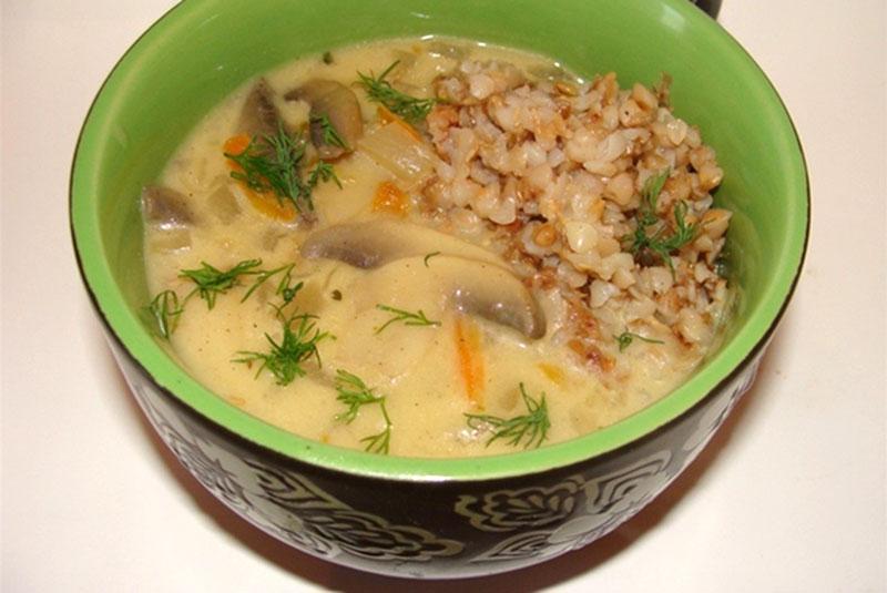 sopa de trigo sarraceno con champiñones