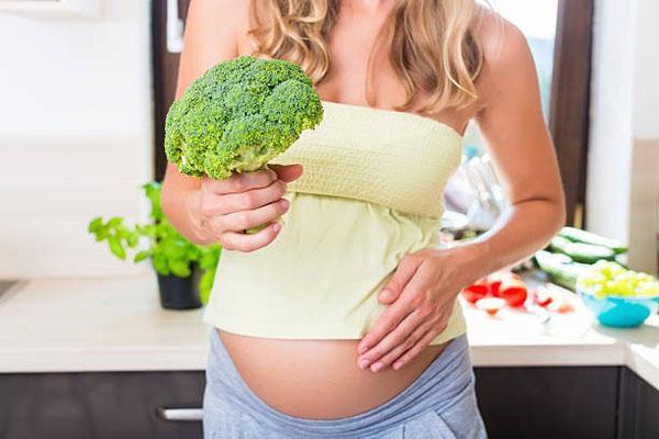 les femmes enceintes ont besoin de brocoli