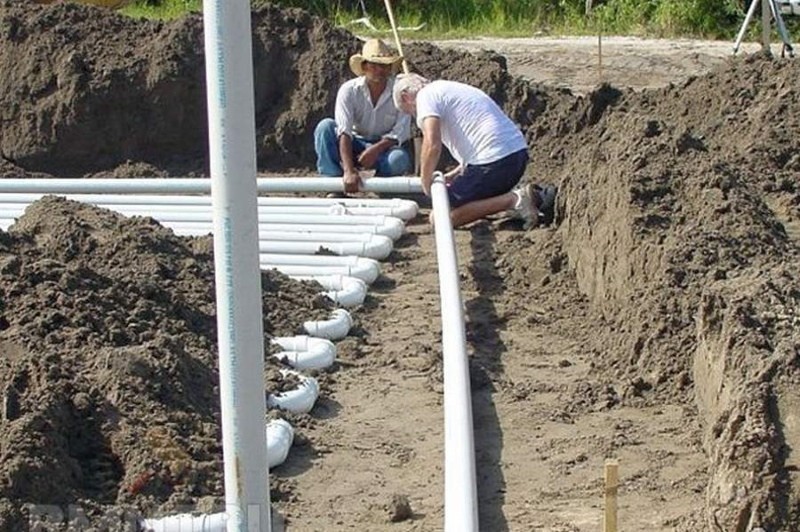 Tuberías de agua para calentar la tierra.