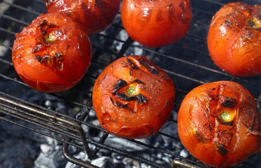 tomates entières grillées