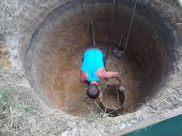 fosse pour fosse septique en anneaux de béton