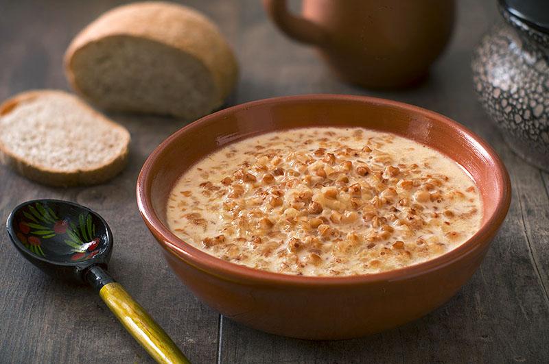 cómo cocinar trigo sarraceno en una cacerola en leche