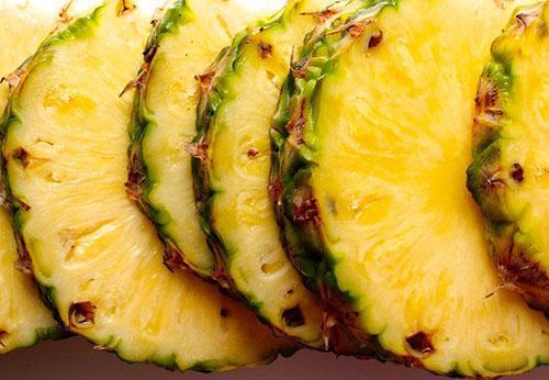 Ananas, c'est un fruit composé de baies cultivées ensemble