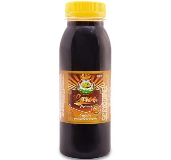 botella de jarabe de algarroba