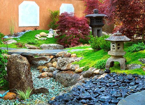 jardín japonés y arroyo seco