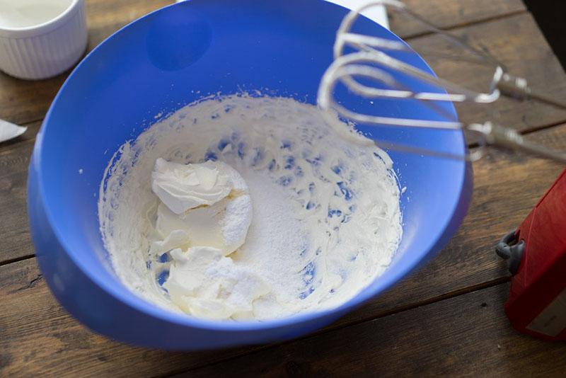 crème fouettée avec du sucre