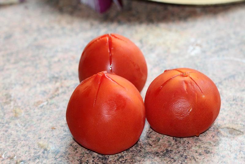 preparar tomates para el relleno