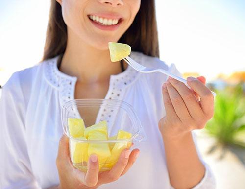 L'ananas en conserve ne doit pas être consommé pendant l'allaitement