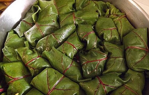 envelopper les rouleaux de chou et mettre dans une casserole