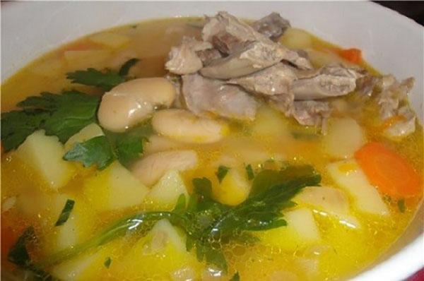 sopa de frijoles con carne