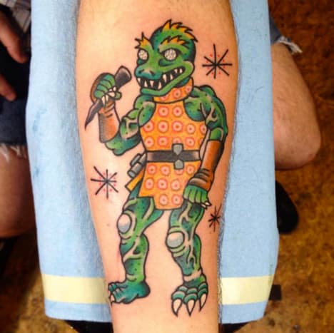 In diesem Tattoo von Thomas Fernandez sieht der Gorn aus, als würde er mehr rocken als kämpfen.