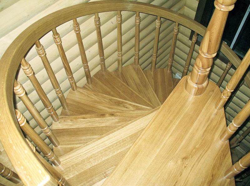 escalier en colimaçon en bois